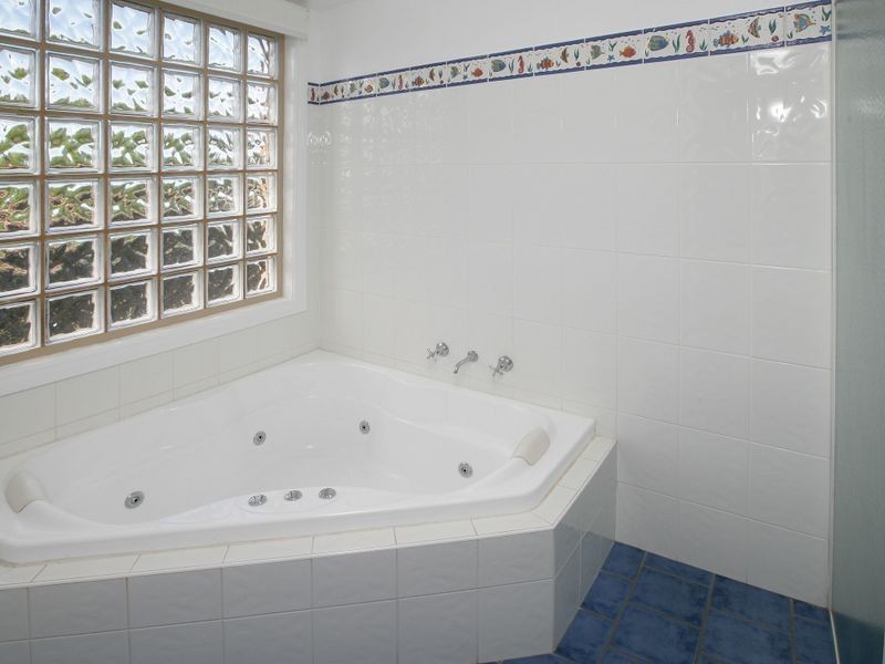 9 Grampian Place, Tatton NSW 2650