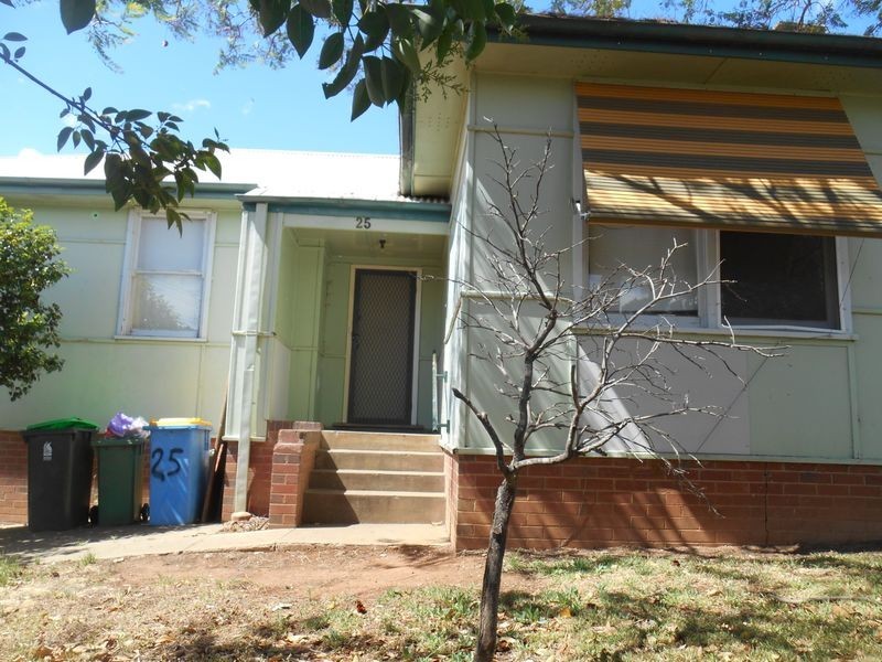 25 Phillip Avenue, Mount Austin NSW 2650