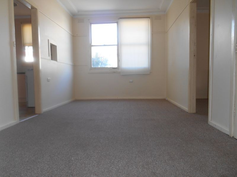 25 Phillip Avenue, Mount Austin NSW 2650