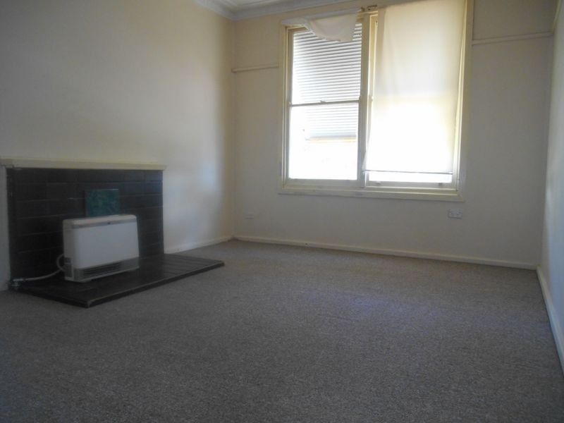 25 Phillip Avenue, Mount Austin NSW 2650