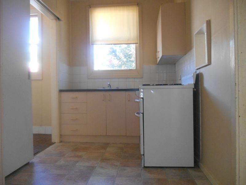 25 Phillip Avenue, Mount Austin NSW 2650
