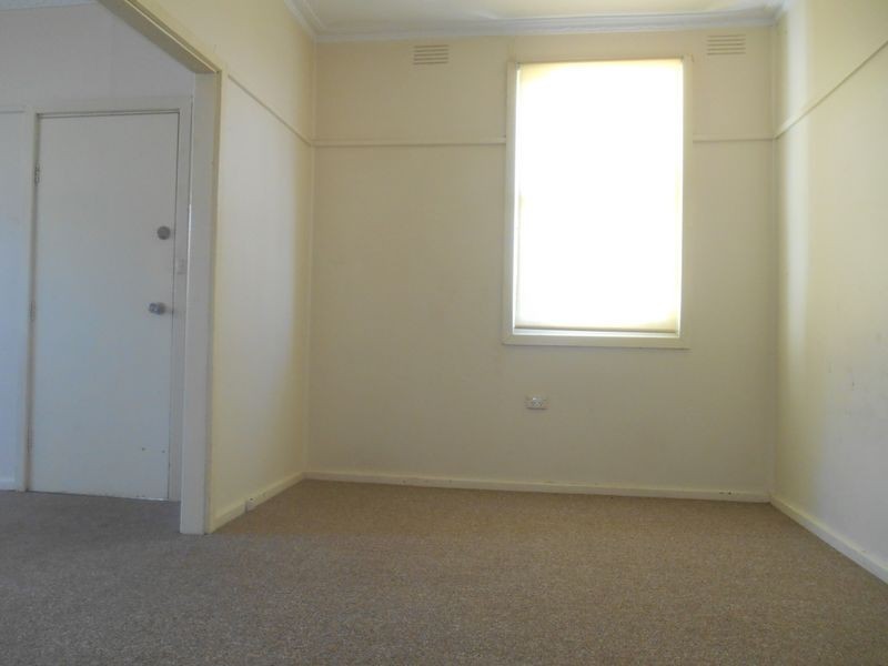 25 Phillip Avenue, Mount Austin NSW 2650