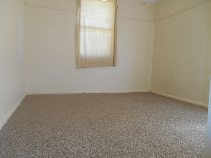 25 Phillip Avenue, Mount Austin NSW 2650