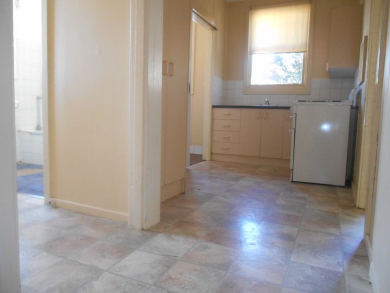 25 Phillip Avenue, Mount Austin NSW 2650