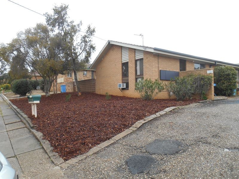 1/6 Nordlingen Drive, Tolland NSW 2650