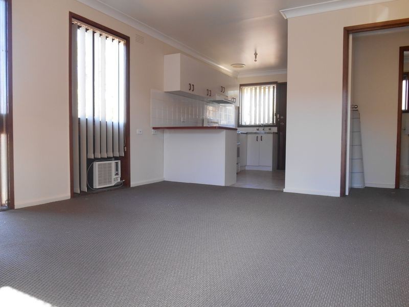 1/6 Nordlingen Drive, Tolland NSW 2650