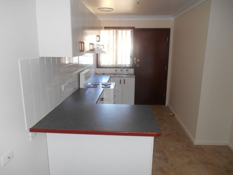 1/6 Nordlingen Drive, Tolland NSW 2650