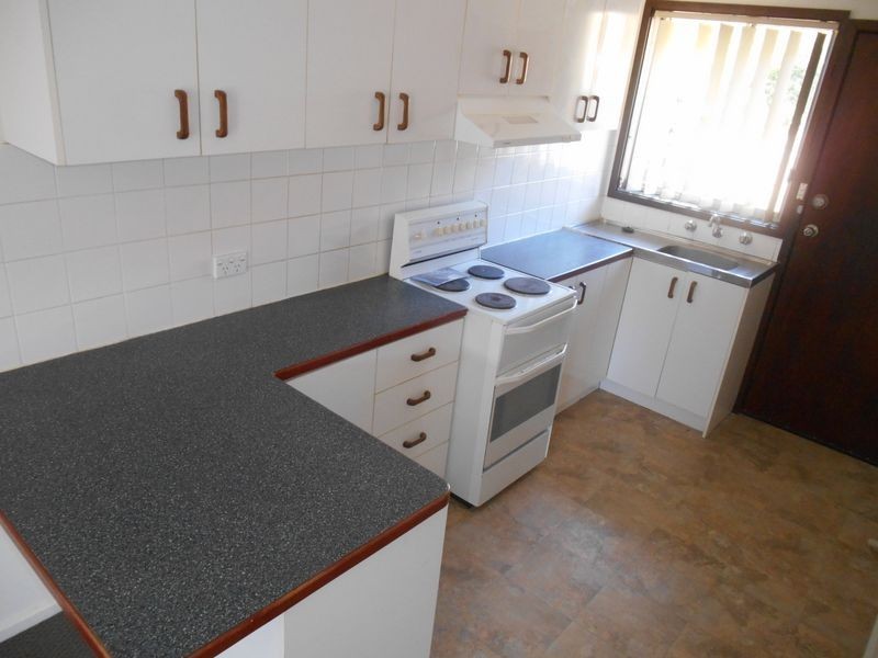 1/6 Nordlingen Drive, Tolland NSW 2650
