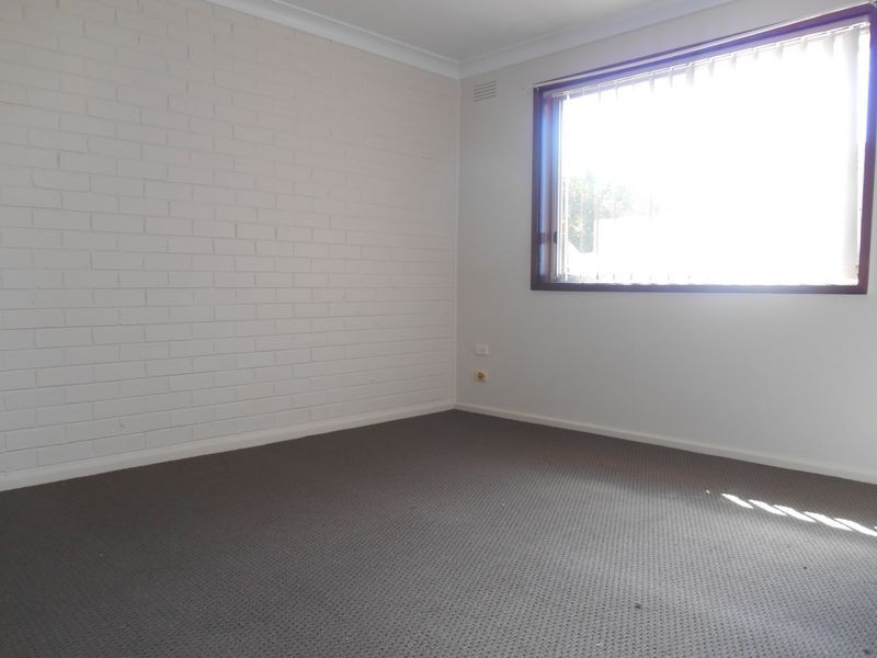 1/6 Nordlingen Drive, Tolland NSW 2650