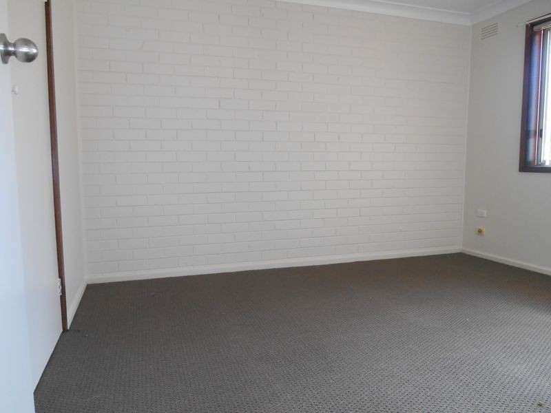1/6 Nordlingen Drive, Tolland NSW 2650
