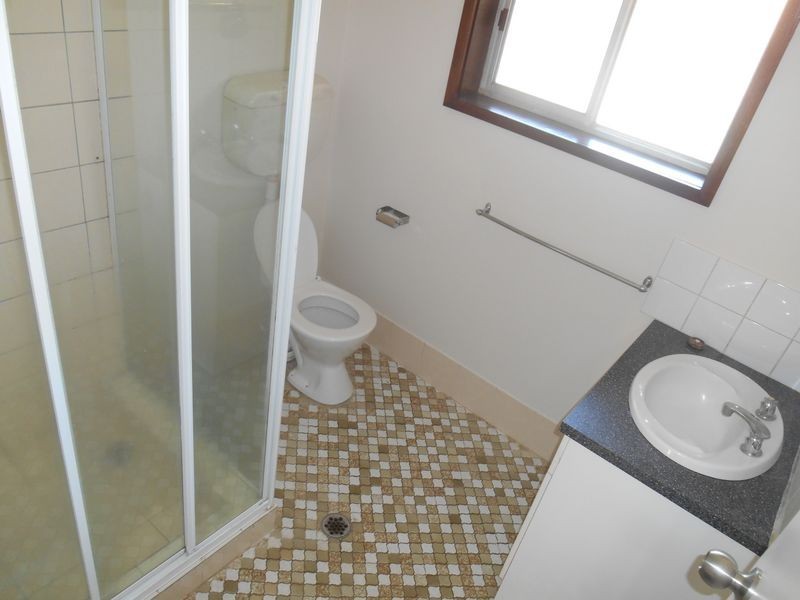 1/6 Nordlingen Drive, Tolland NSW 2650