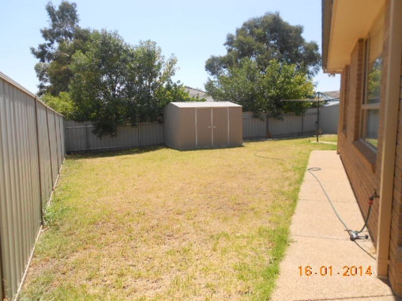6 Auderdale Close, Bourkelands NSW 2650