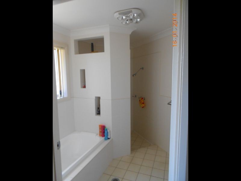 6 Auderdale Close, Bourkelands NSW 2650