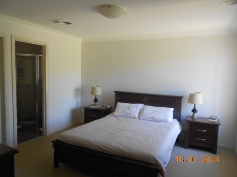 6 Auderdale Close, Bourkelands NSW 2650