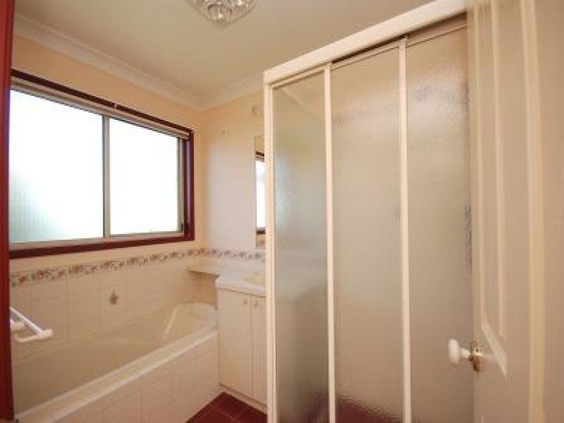 9B Stellway Close, Kooringal NSW 2650