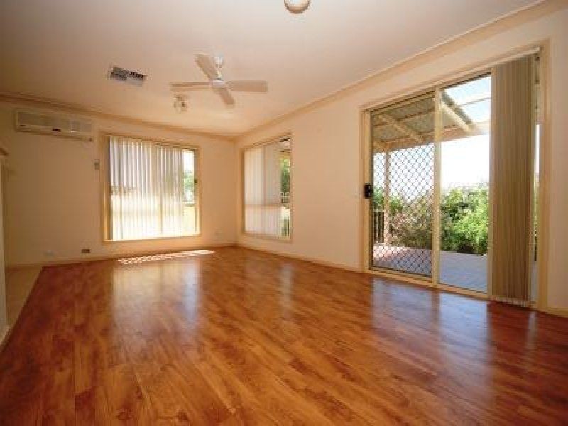 9B Stellway Close, Kooringal NSW 2650
