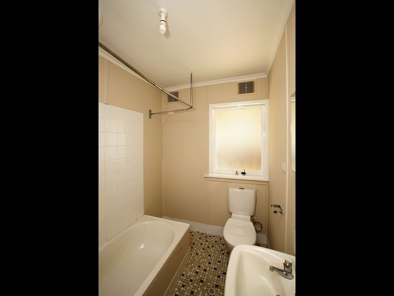 41 Ziegler Avenue, Kooringal NSW 2650
