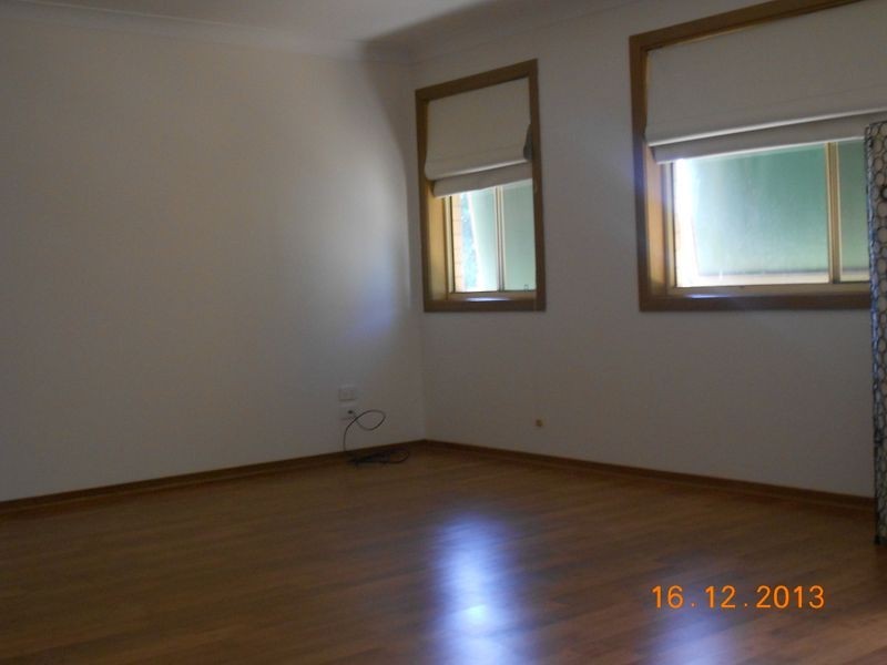 4 Girraween Mews, Glenfield Park NSW 2650