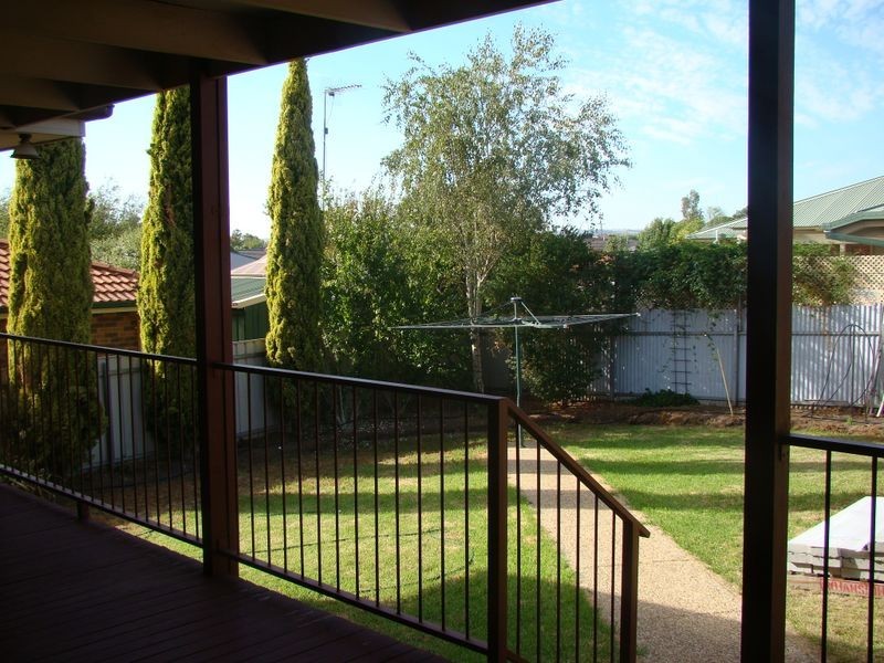 2 Delvin Place, Kooringal NSW 2650