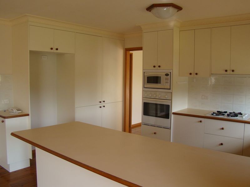 2 Delvin Place, Kooringal NSW 2650