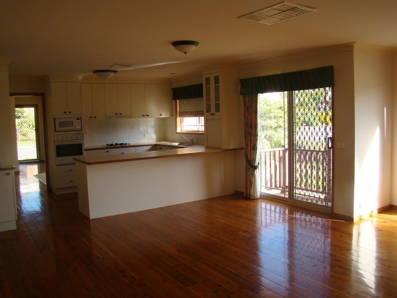 2 Delvin Place, Kooringal NSW 2650