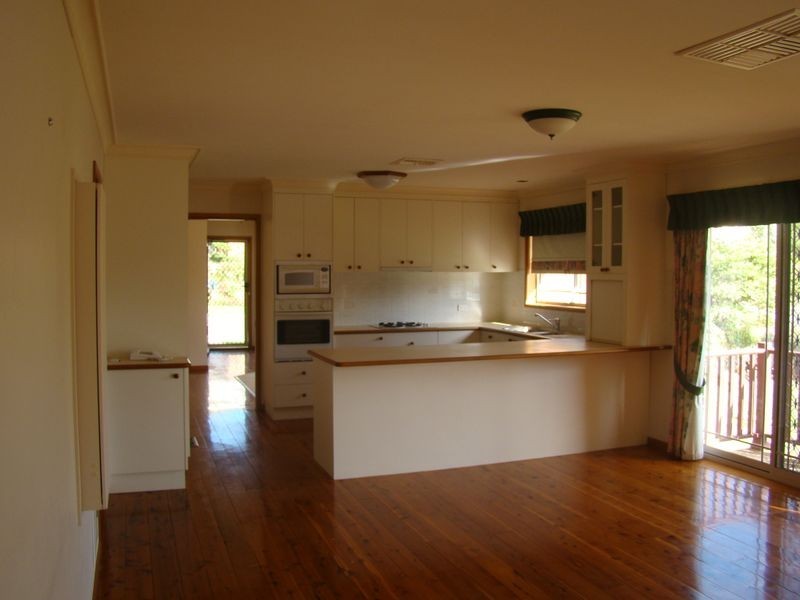 2 Delvin Place, Kooringal NSW 2650