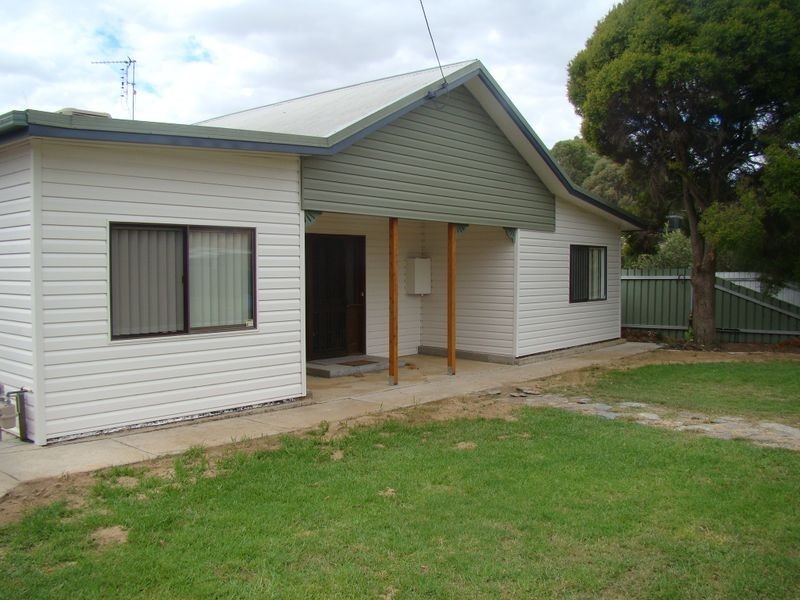 5 Lake Street, Lake Albert NSW 2650