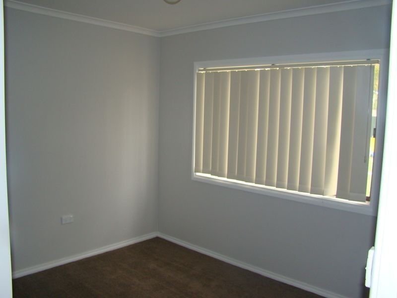 5 Lake Street, Lake Albert NSW 2650