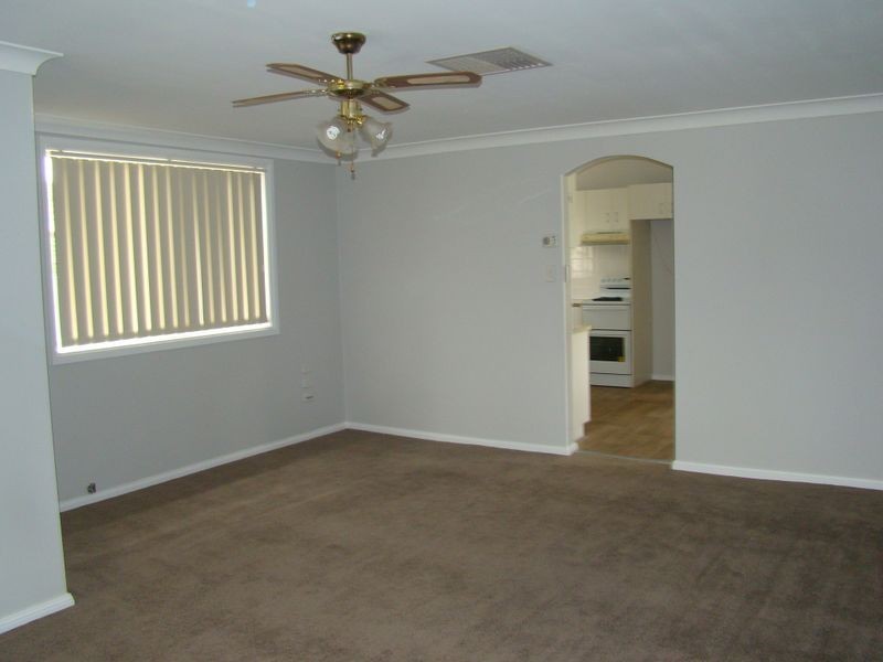 5 Lake Street, Lake Albert NSW 2650