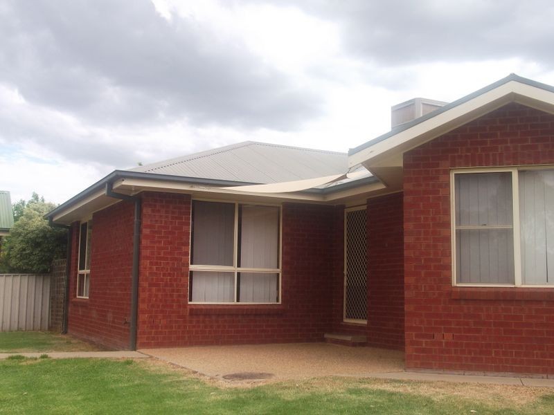 12 Canola Place, Estella NSW 2650