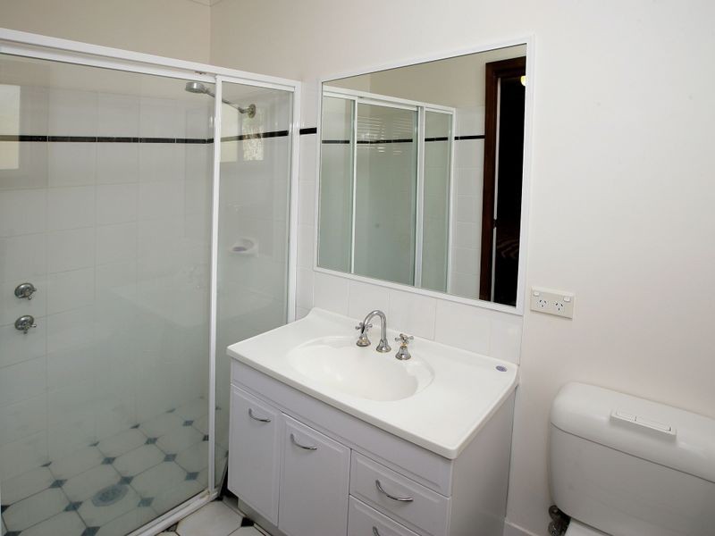 18 Churchill Avenue, Kooringal NSW 2650
