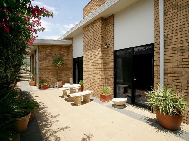 18 Churchill Avenue, Kooringal NSW 2650