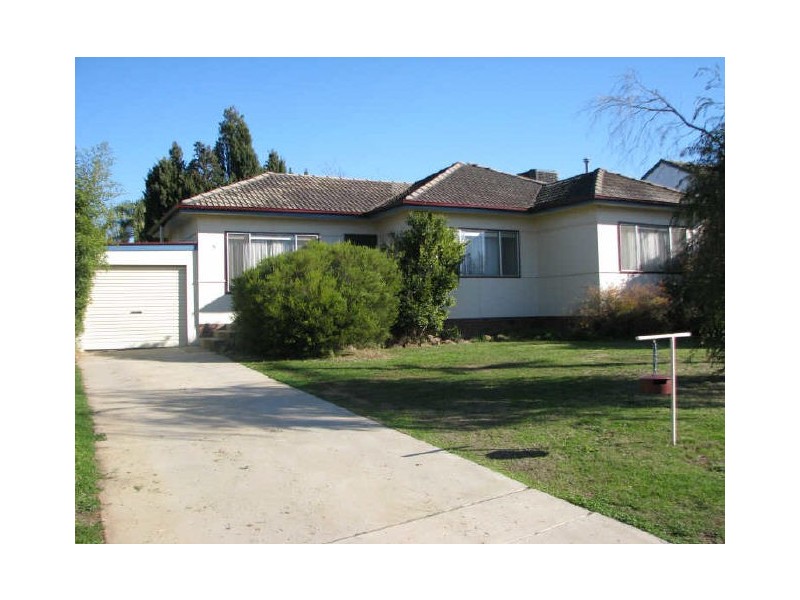 5 Ziegler Avenue, Kooringal NSW 2650