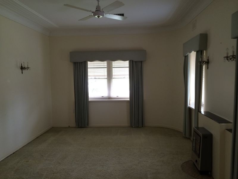 9 Lewisham Avenue, Wagga Wagga NSW 2650