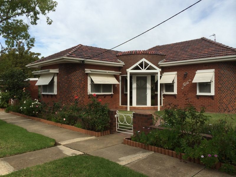 9 Lewisham Avenue, Wagga Wagga NSW 2650