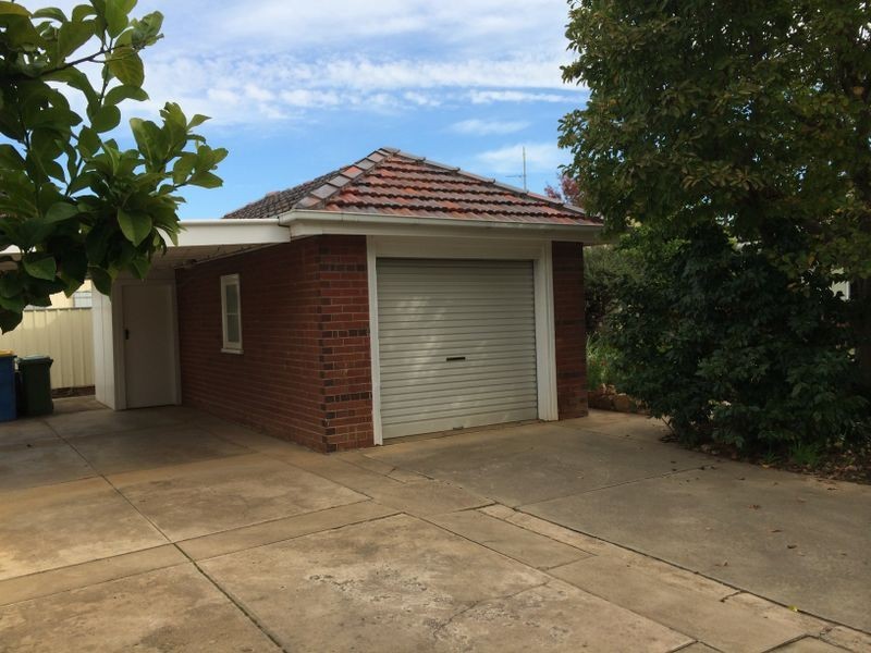 9 Lewisham Avenue, Wagga Wagga NSW 2650