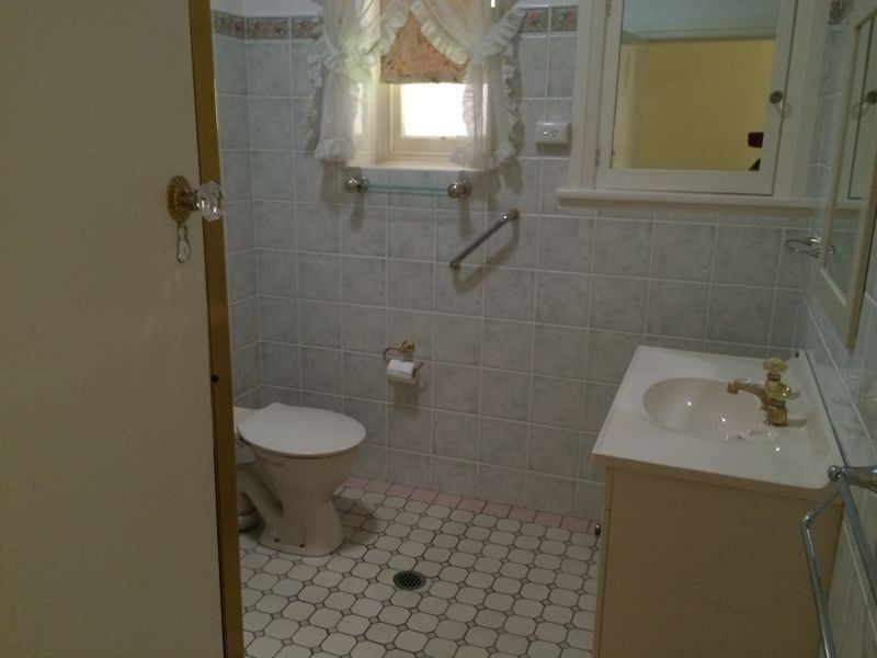 9 Lewisham Avenue, Wagga Wagga NSW 2650