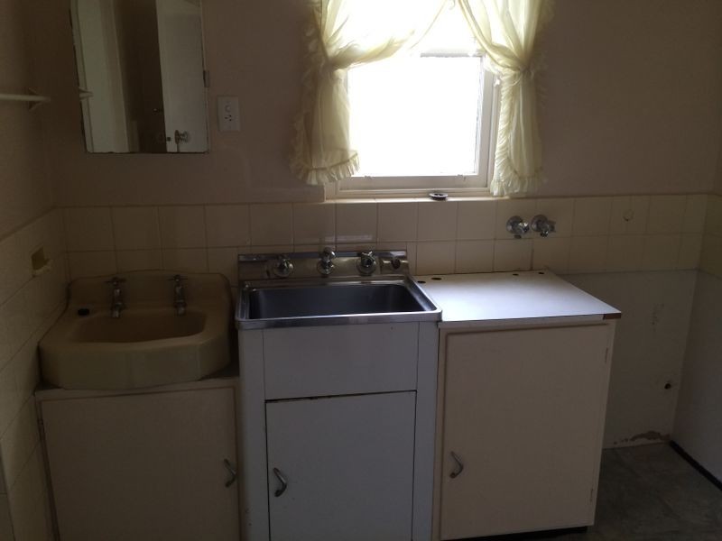 9 Lewisham Avenue, Wagga Wagga NSW 2650