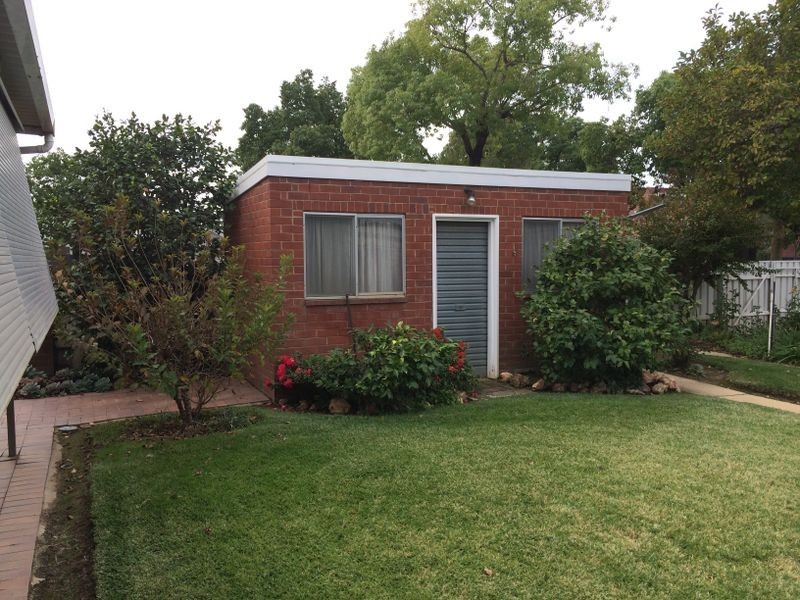 9 Lewisham Avenue, Wagga Wagga NSW 2650