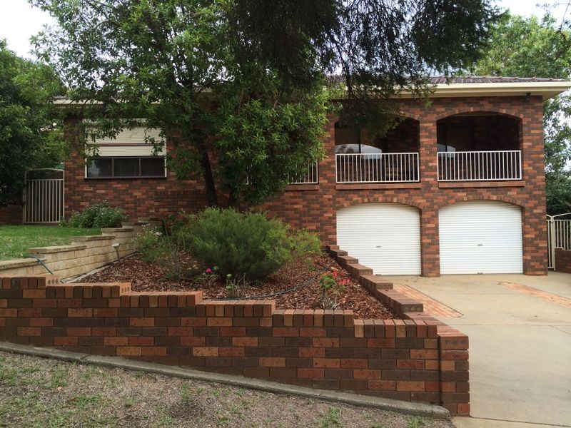 10 McCoullough Drive, Tolland NSW 2650