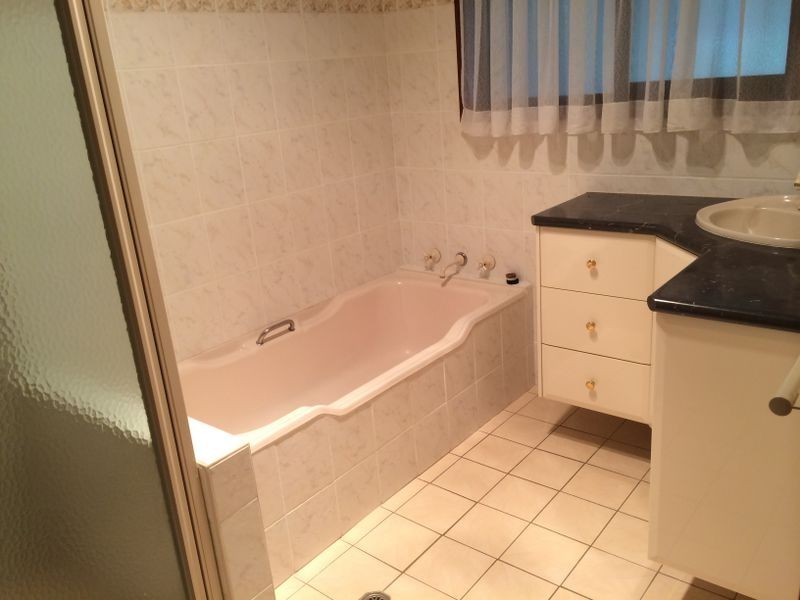 10 McCoullough Drive, Tolland NSW 2650