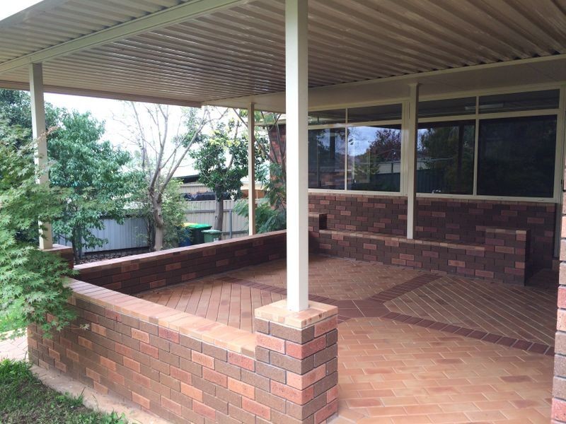 10 McCoullough Drive, Tolland NSW 2650