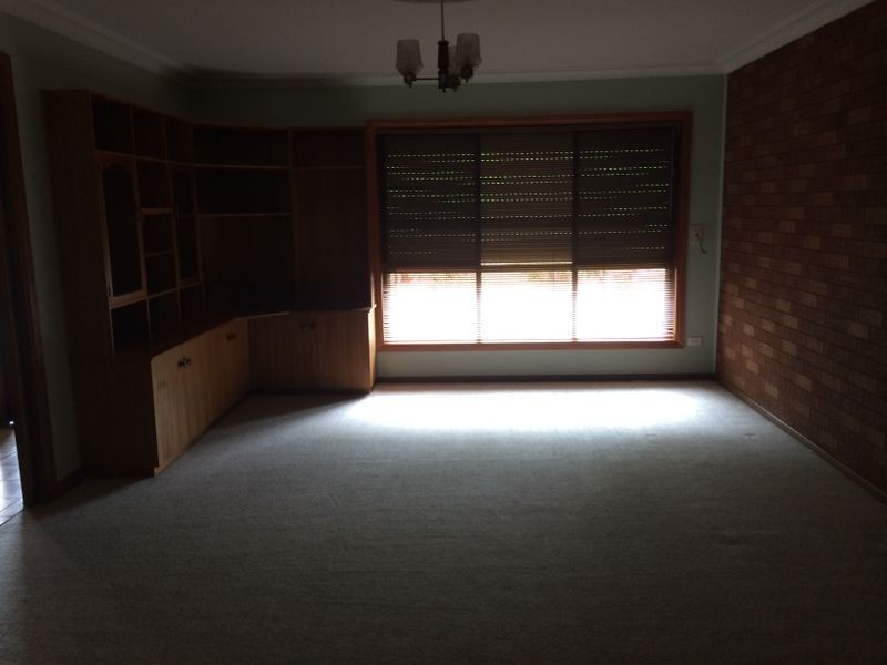 10 McCoullough Drive, Tolland NSW 2650