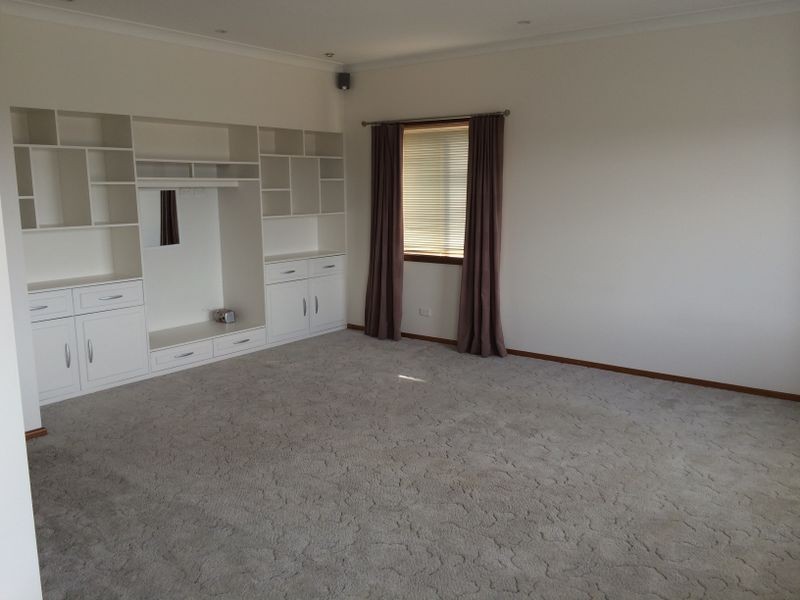 49 Henwood Avenue, Kooringal NSW 2650