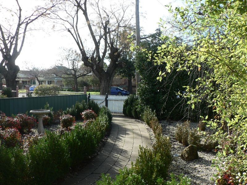 18 Oates Avenue, Wagga Wagga NSW 2650