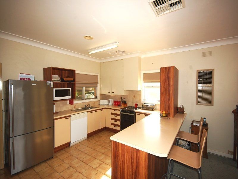 86 Grove Street, Kooringal NSW 2650