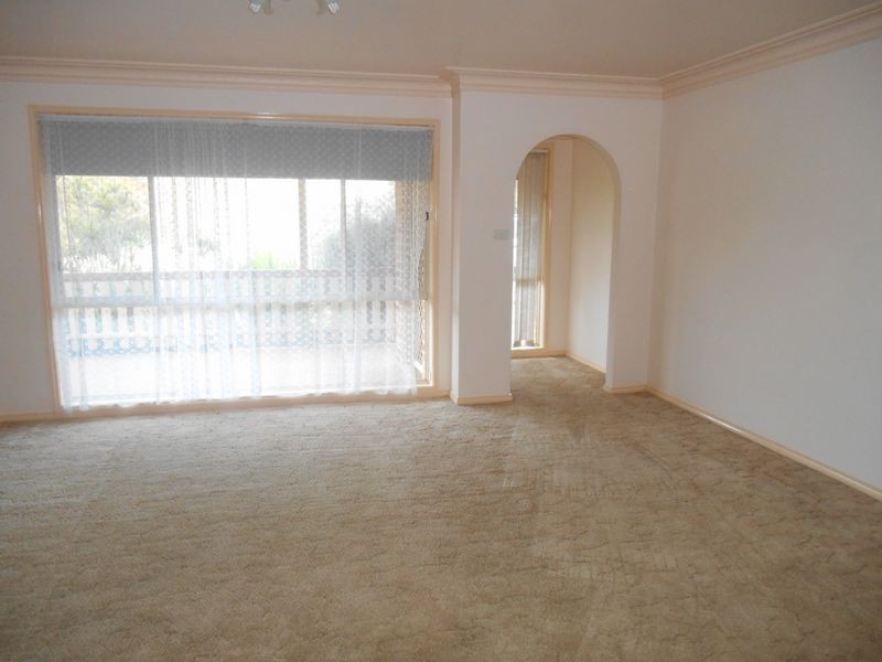 1/2 Cypress Street, Forest Hill NSW 2651
