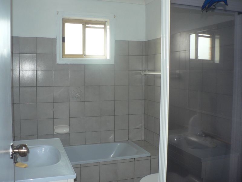 1/2 Borneo Place, Wagga Wagga NSW 2650