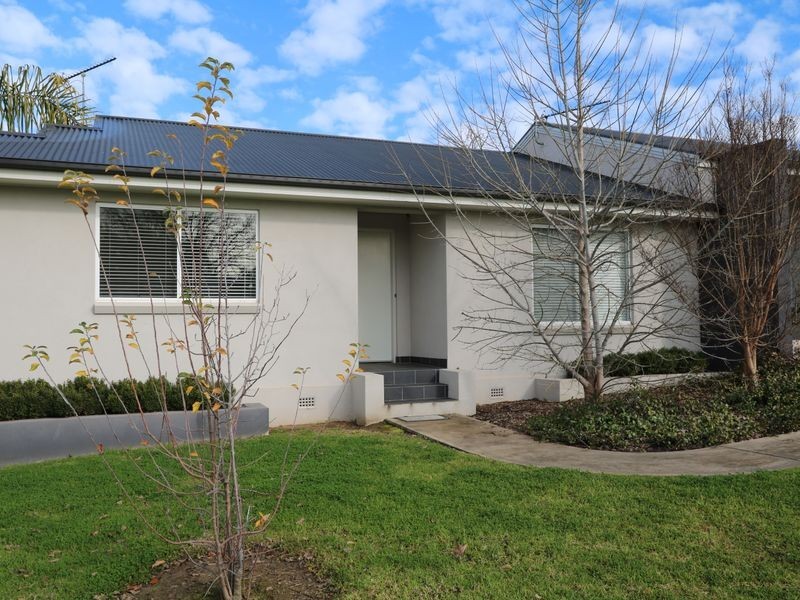 3/2 Cochrane Street, Kooringal NSW 2650