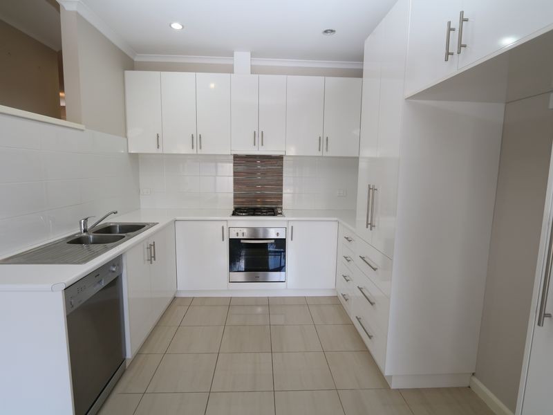 3/2 Cochrane Street, Kooringal NSW 2650